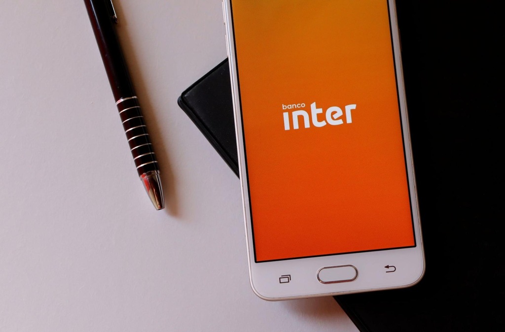 celular aberto no app do banco Inter open finance