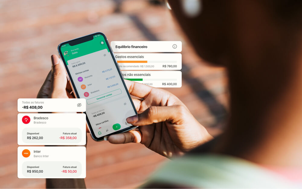 Como consultar score de crédito? Confira o passo a passo! 3 pessoa usando o app da Organizze no celular