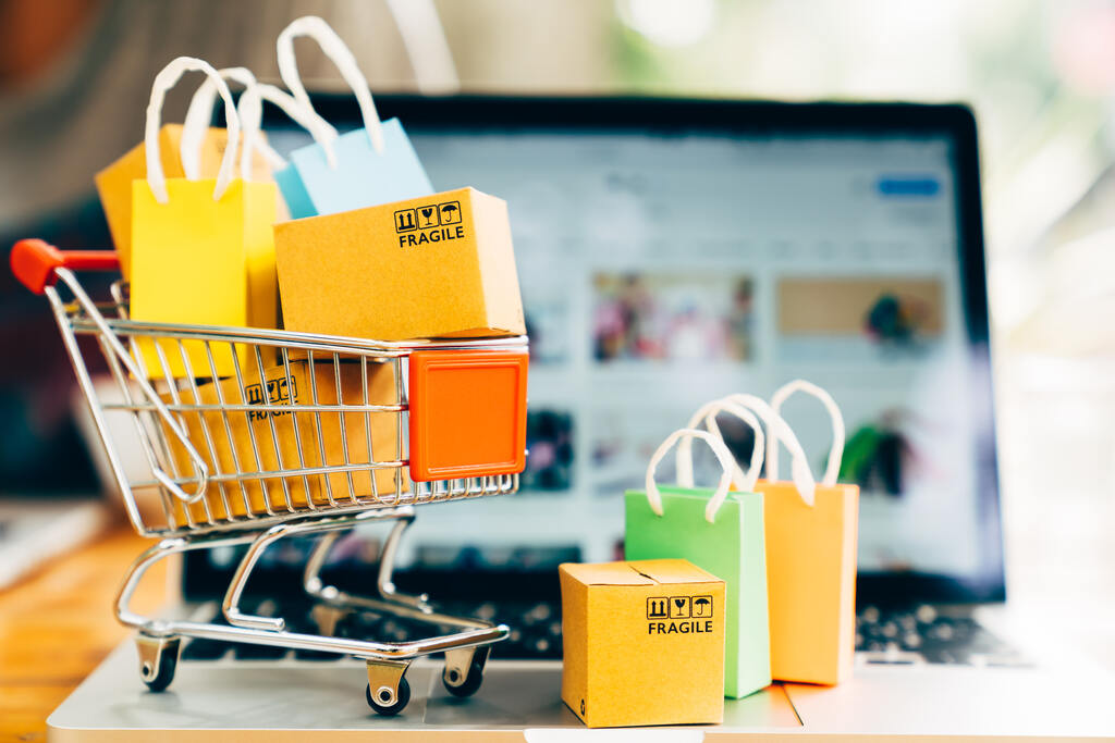 Como parar de gastar por impulso e ter mais controle do seu dinheiro 2 carrinho e sacolas de compras representando o tópico como parar de gastar por impulso